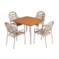 Vierpersoonstafel met wicker stoelen